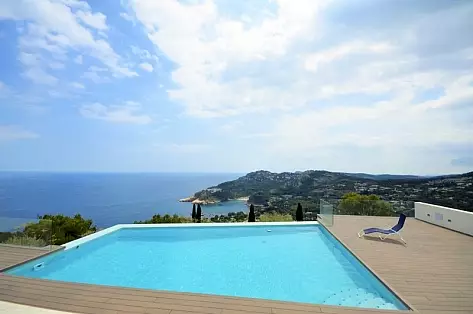 Villa to rent in Costa Brava with pool 